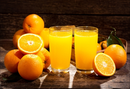 橙子和什么水果榨汁最好喝（橙子果汁怎样榨出来好喝）
