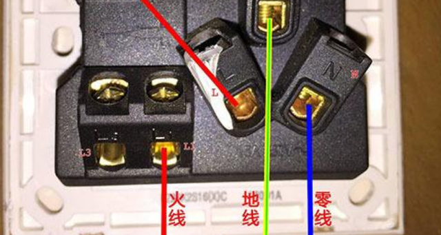 插座l和n代表什么颜色。两相电怎么接