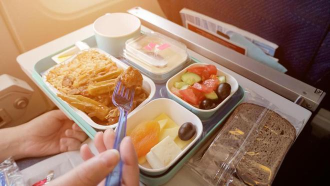 飞机上能带吃的吗比如蛋糕面包等，牛肉干之类的能带吗