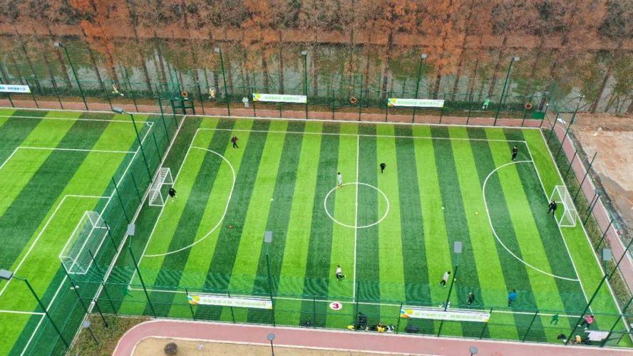 学校标准足球场多少平方米面积，长宽各多少