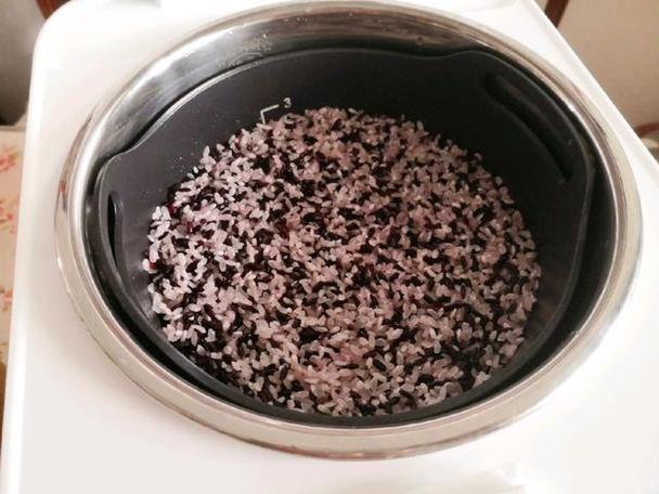 高压锅煮黑米煮多久才能熟透,熟了是什么样