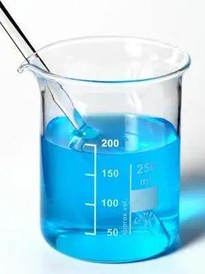 硫酸铜溶液呈什么颜色（蓝色的硫酸铜溶液化学变化）